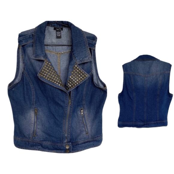 Rue 21 Women’s Denim Vest Bronze Studs Large - Picture 3 of 5